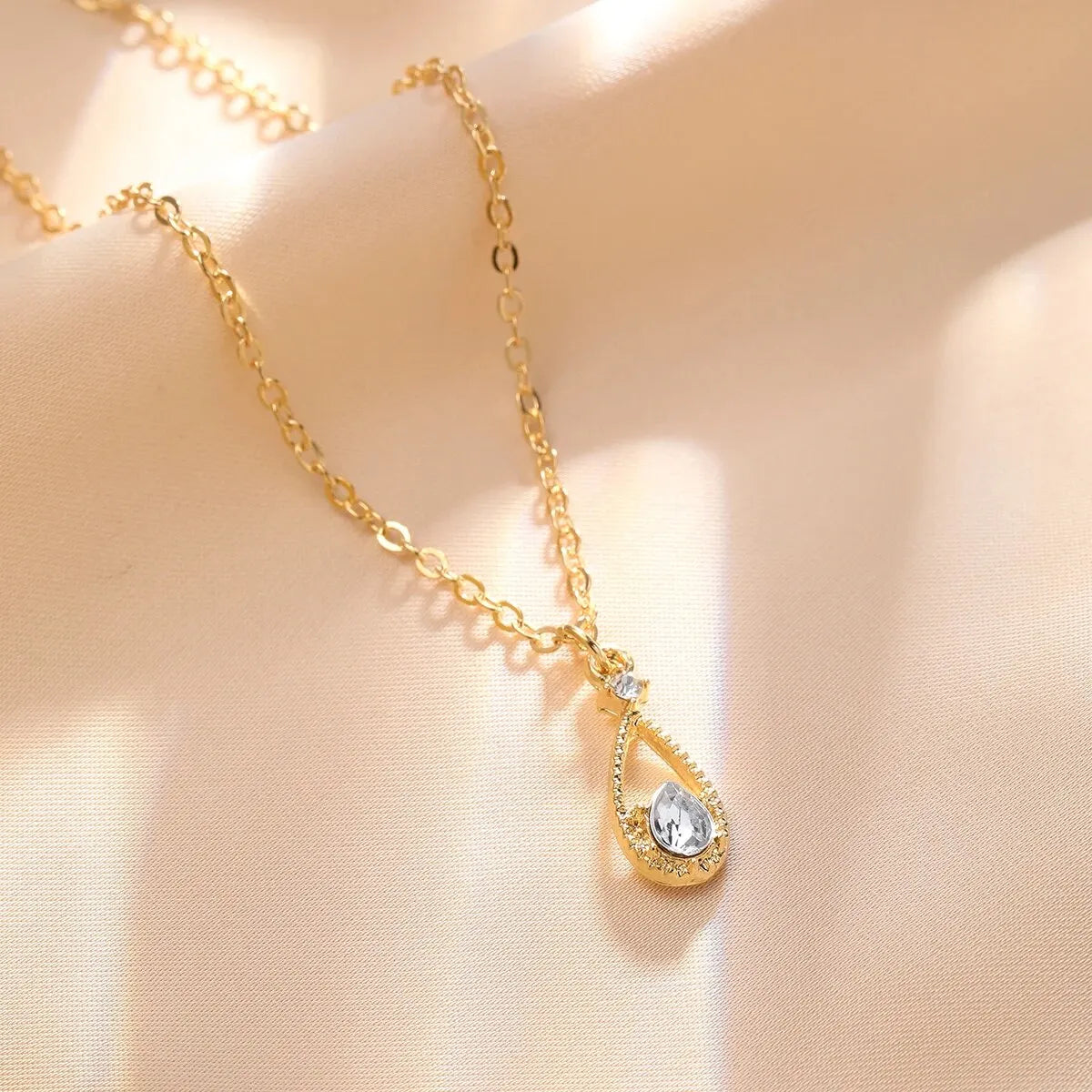French Micro-inlaid Zircon Water Drop Temperament Super Immortal Necklace Girl Student Clavicle Chain Girl Ins Cold Breeze