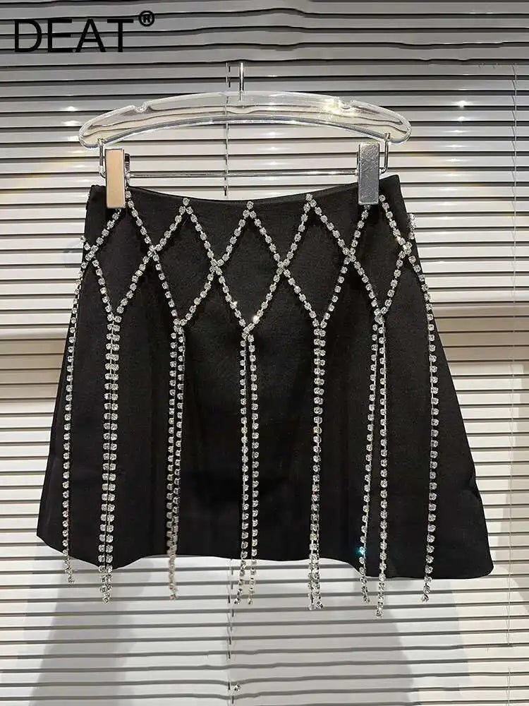 DEAT 2025 Spring New Fashion Diamond Chain Design Mini Skirt For Women Zipper Waist A-line Wrapped Hip Skirts Female 11XX5371