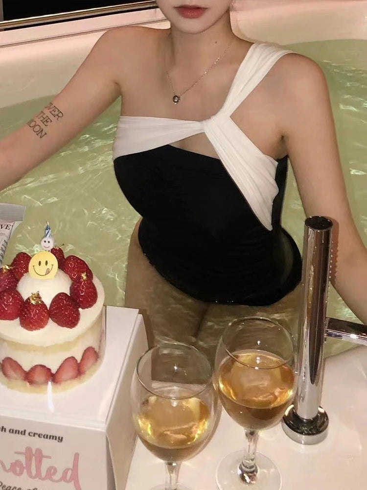 Sexy Half Sleeved Recreation Resort One Piece Swimsuit Women Korean Style Texture The Shoulder Beach Wear One Piece Swimwears