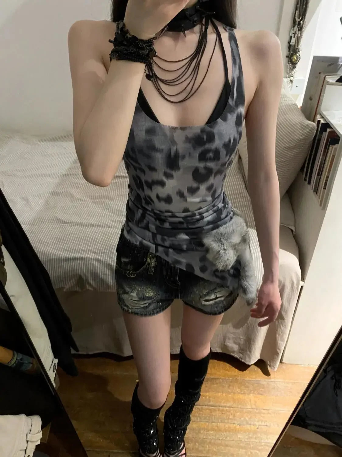 Y2k Vintage Tight Ripped Short Jean Pants Woman Fashion Clothing 2025 Youthful Streetwear Harajuku Flowy Denim Shorts for Women