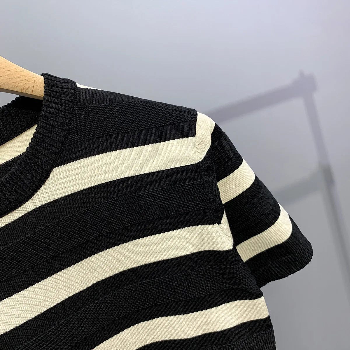 Black White Striped Knit Short Sleeves Men's Round Neck Summer Trendy Ice Silk T-shirt Men's Half Sleeve Body T-shirt