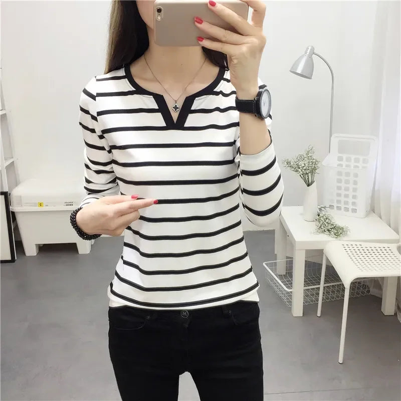 Cross-Border Women's T-Shirt 2025 Autumn Slimming Black And White Stripe V-Neck Long Sleeves Top Women's Base Layer Student Top