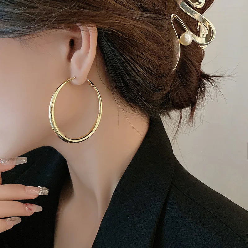 Fashion Exaggerated Big Circle Hoop Earrings for Women Statement Jewelry Smooth Circle Earrings Femme Boucles d'oreilles