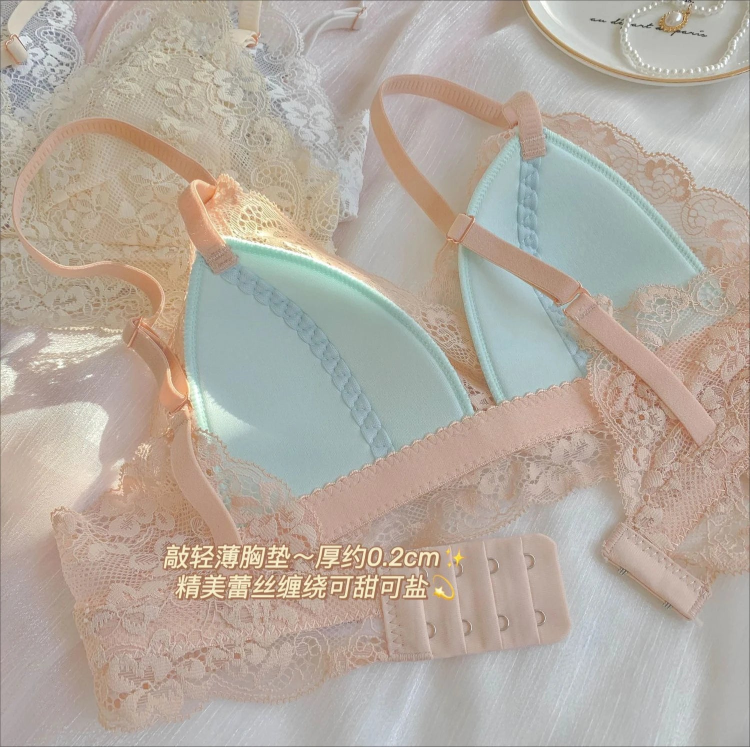 French Style Sexy Bras Hollow Lace Push Up Seamless Underwear Wireless Lingerie Intimates Triangle Cup Brassiere Soutien Gorges