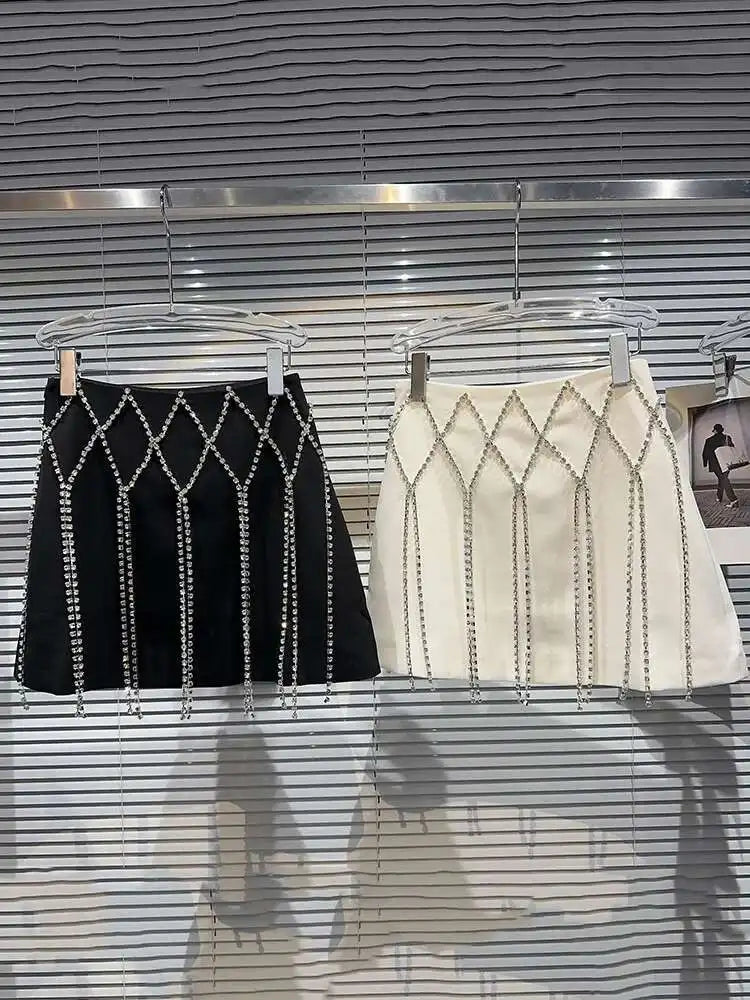 DEAT 2025 Spring New Fashion Diamond Chain Design Mini Skirt For Women Zipper Waist A-line Wrapped Hip Skirts Female 11XX5371