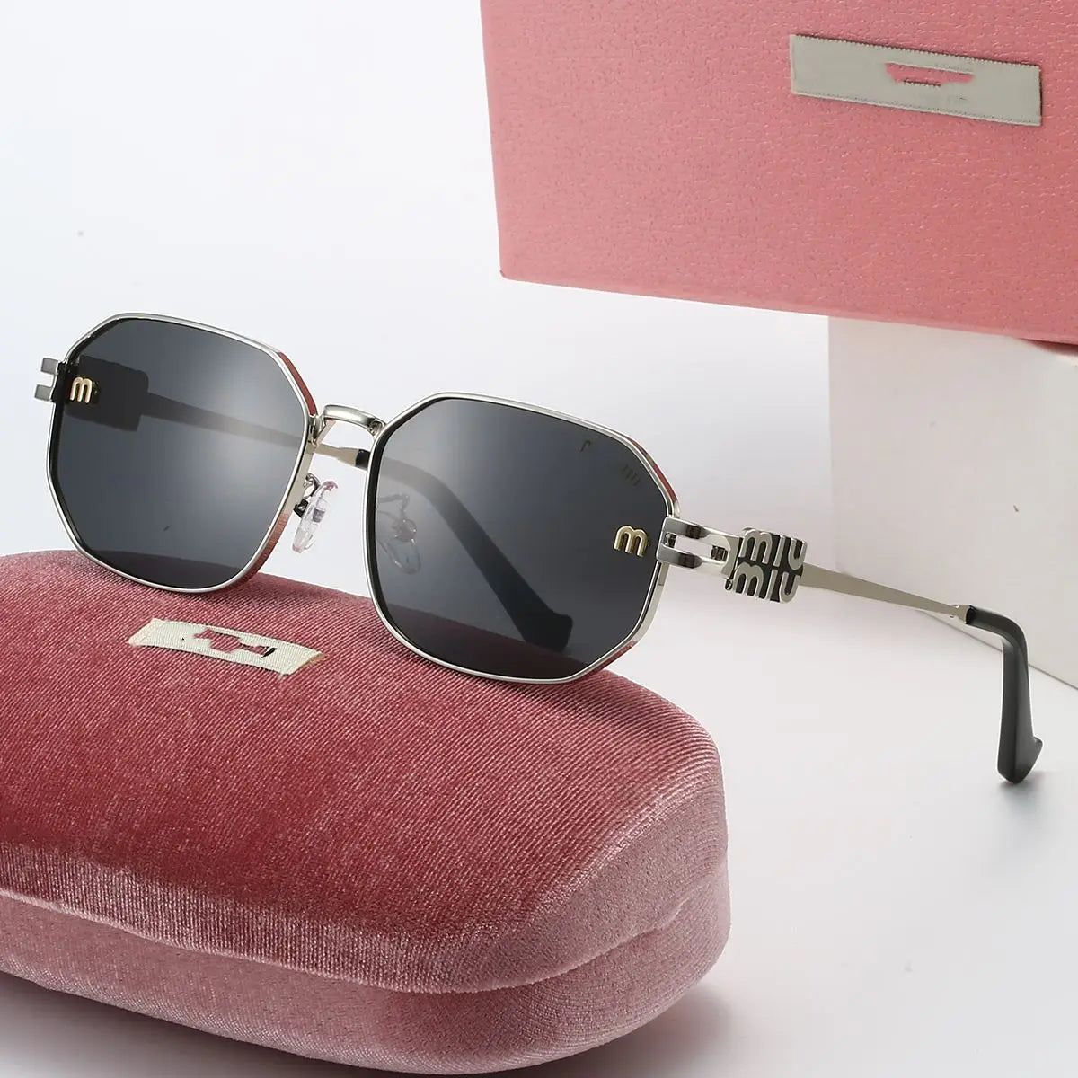 2025 New Miu Home Square Sunglasses for Women with a sense of luxury, retro and trendy, big brand sunglasses, M Outdoor Glasses