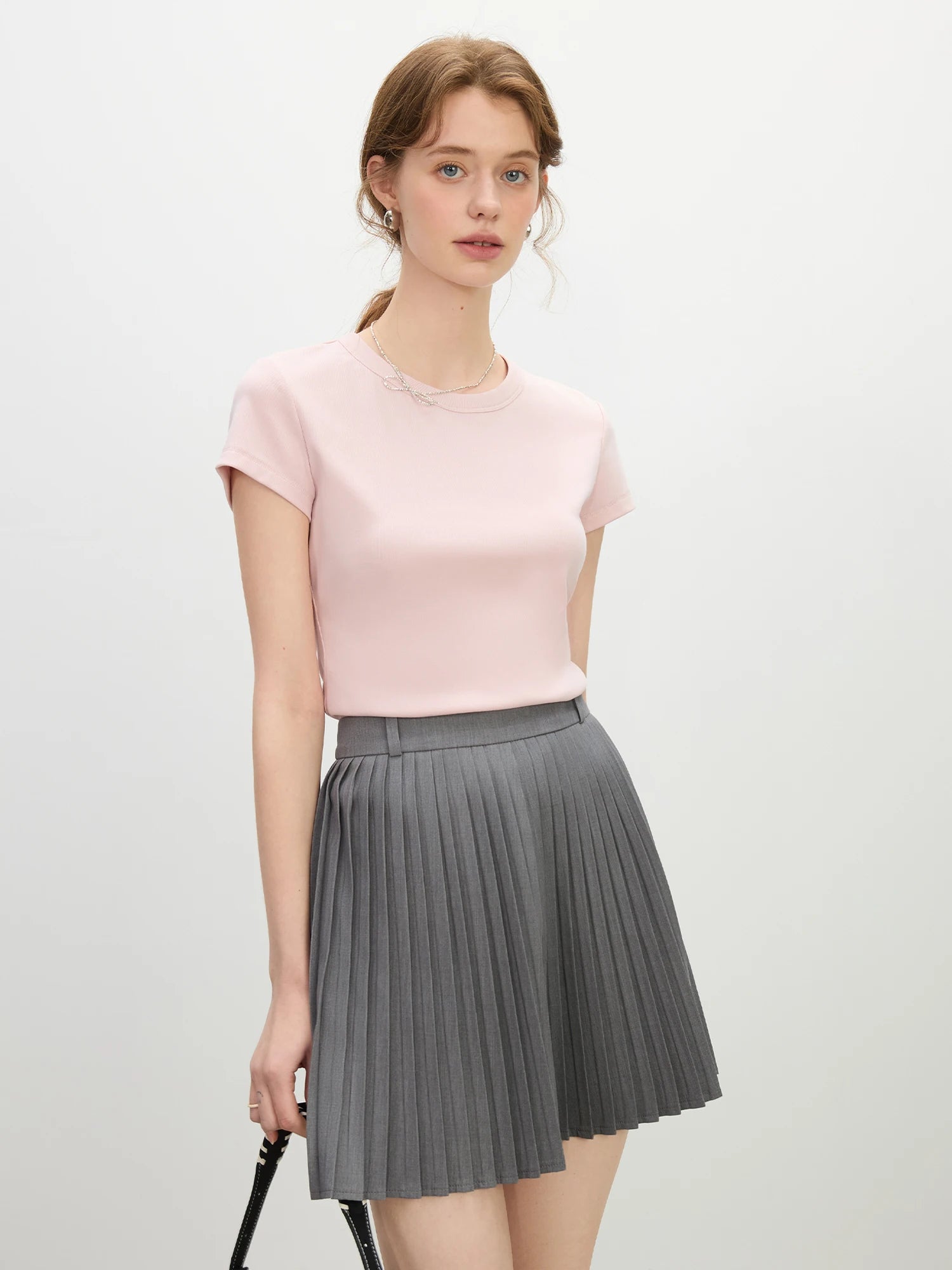 FSLE MInimalism Style Pink Straight Shoulder Short-sleeved T-shirt for Women 2025 Summer New Slim Fit Round Neck Top 25FS12113