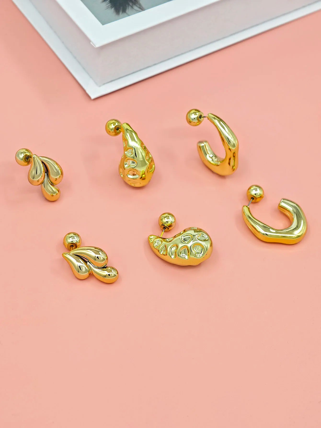 Fashionable C-shaped earrings with unique design, high-end and niche earrings for women