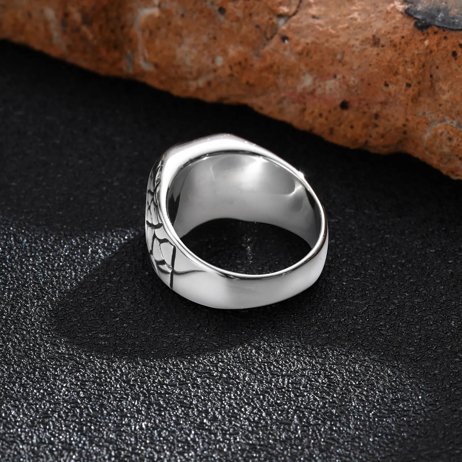 Vnox Bold Cross Signet Rings for Men,Crack Warrior Men's Faith Protect Stamp Finger Band, Vintage Viking Jewelry