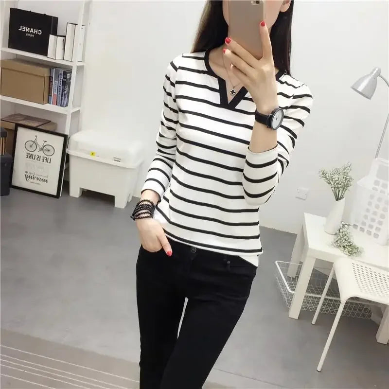 Cross-Border Women's T-Shirt 2025 Autumn Slimming Black And White Stripe V-Neck Long Sleeves Top Women's Base Layer Student Top