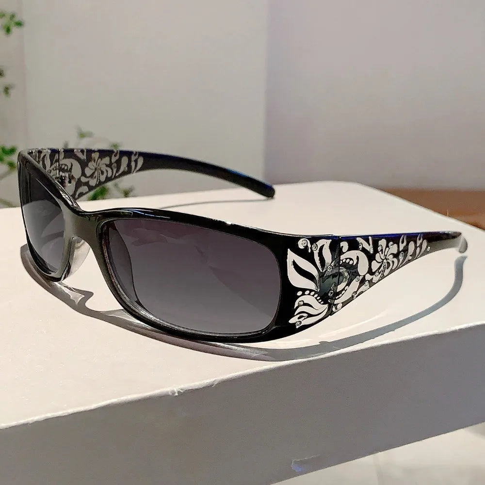 Fashion New Y2K Ladies Pattern Relief Square Small Frame Sunglasses Retro Style Elegant Summer Vacation Beach Glasses