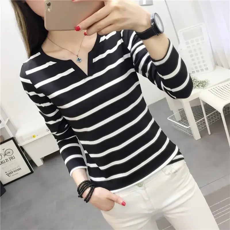 Cross-Border Women's T-Shirt 2025 Autumn Slimming Black And White Stripe V-Neck Long Sleeves Top Women's Base Layer Student Top