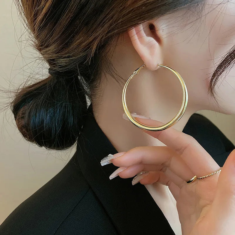 Fashion Exaggerated Big Circle Hoop Earrings for Women Statement Jewelry Smooth Circle Earrings Femme Boucles d'oreilles