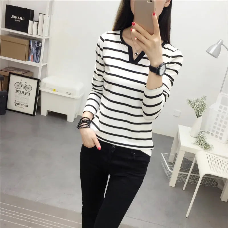 Cross-Border Women's T-Shirt 2025 Autumn Slimming Black And White Stripe V-Neck Long Sleeves Top Women's Base Layer Student Top