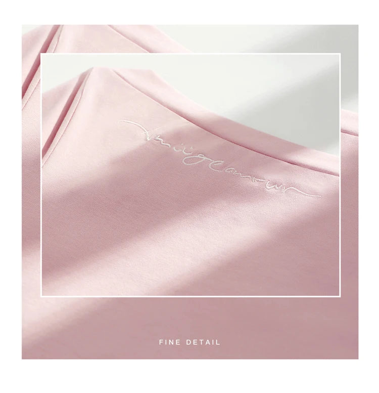 AMII Minimalism T-shirt Women 2023 Spring New Petite Niche Design All-match Office Lady Slash Neck Loose Embroidery Top 12342274