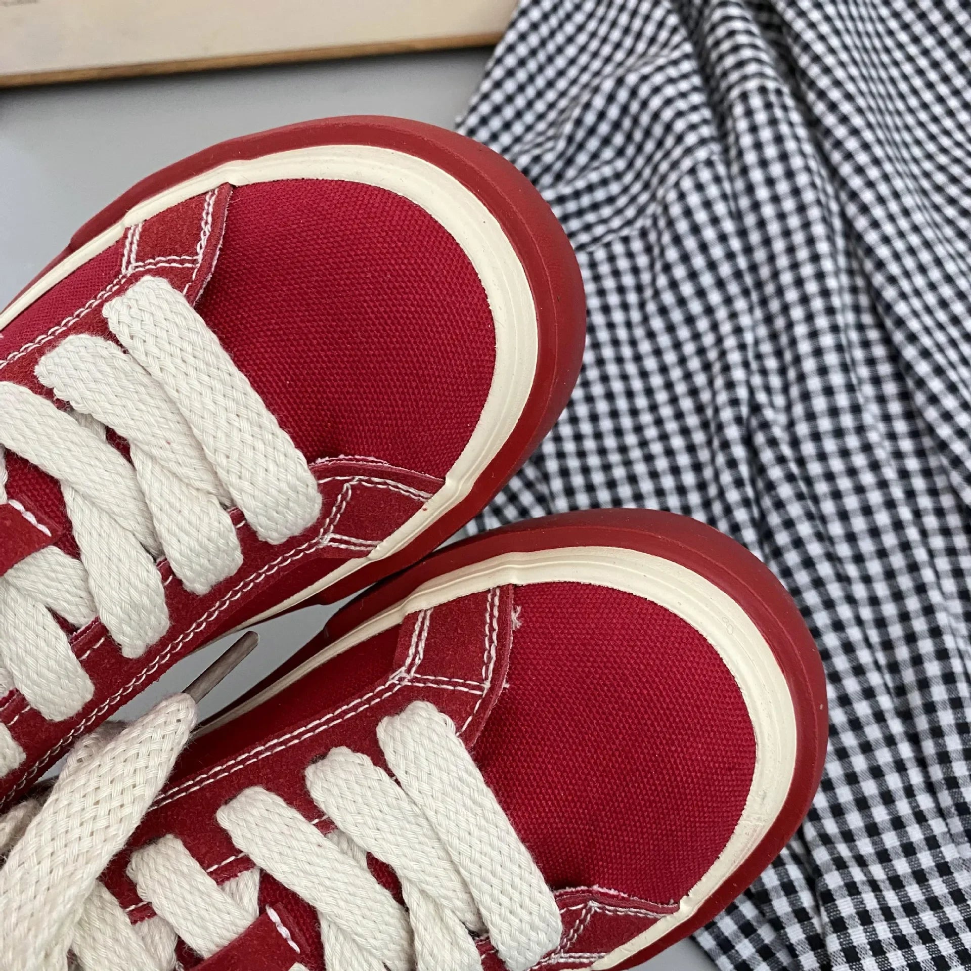 Women Vintage Red Low-top Jogging Canvas Sneakers Casual Letter Embroidery Vulcanized Skateboard Shoes Students Flat Trainers