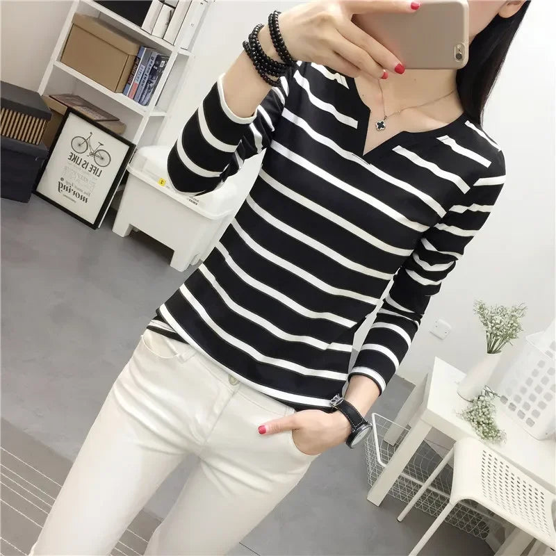 Cross-Border Women's T-Shirt 2025 Autumn Slimming Black And White Stripe V-Neck Long Sleeves Top Women's Base Layer Student Top