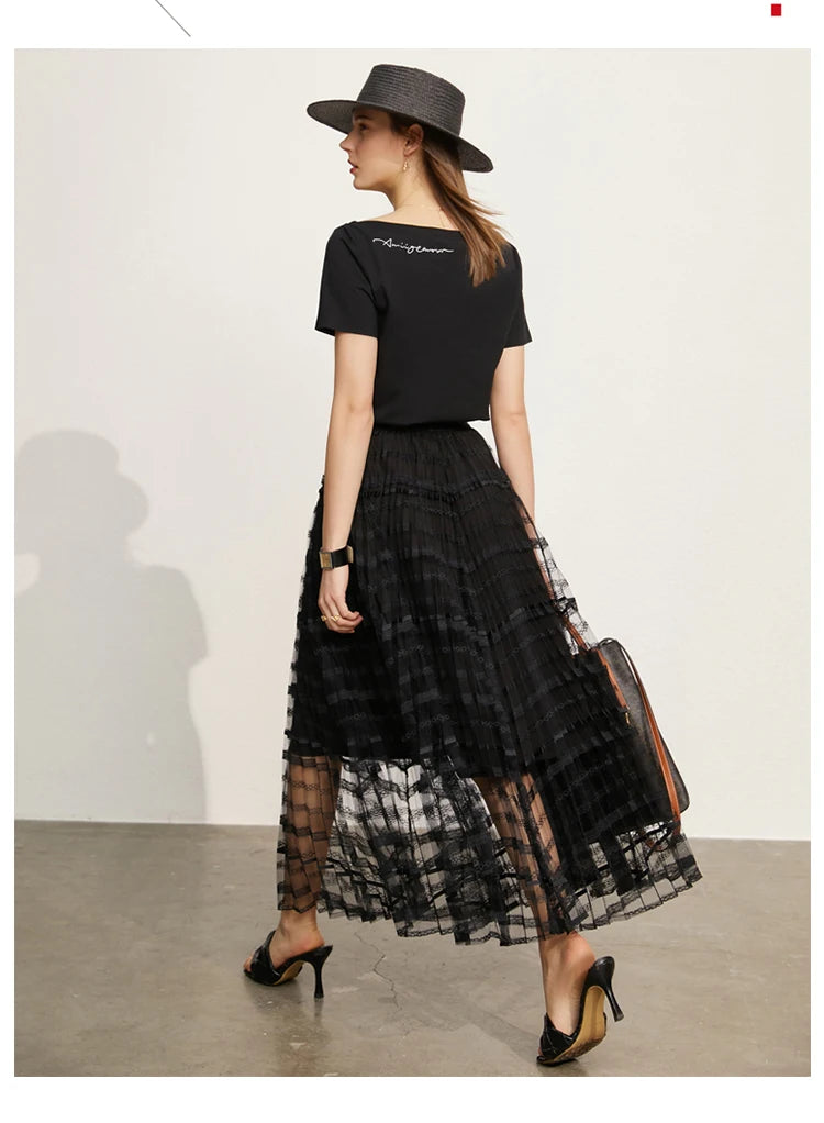 AMII Minimalism T-shirt Women 2023 Spring New Petite Niche Design All-match Office Lady Slash Neck Loose Embroidery Top 12342274