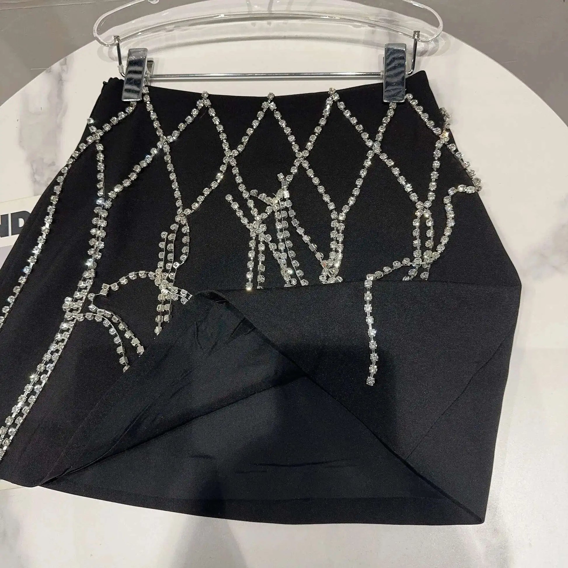 DEAT 2025 Spring New Fashion Diamond Chain Design Mini Skirt For Women Zipper Waist A-line Wrapped Hip Skirts Female 11XX5371