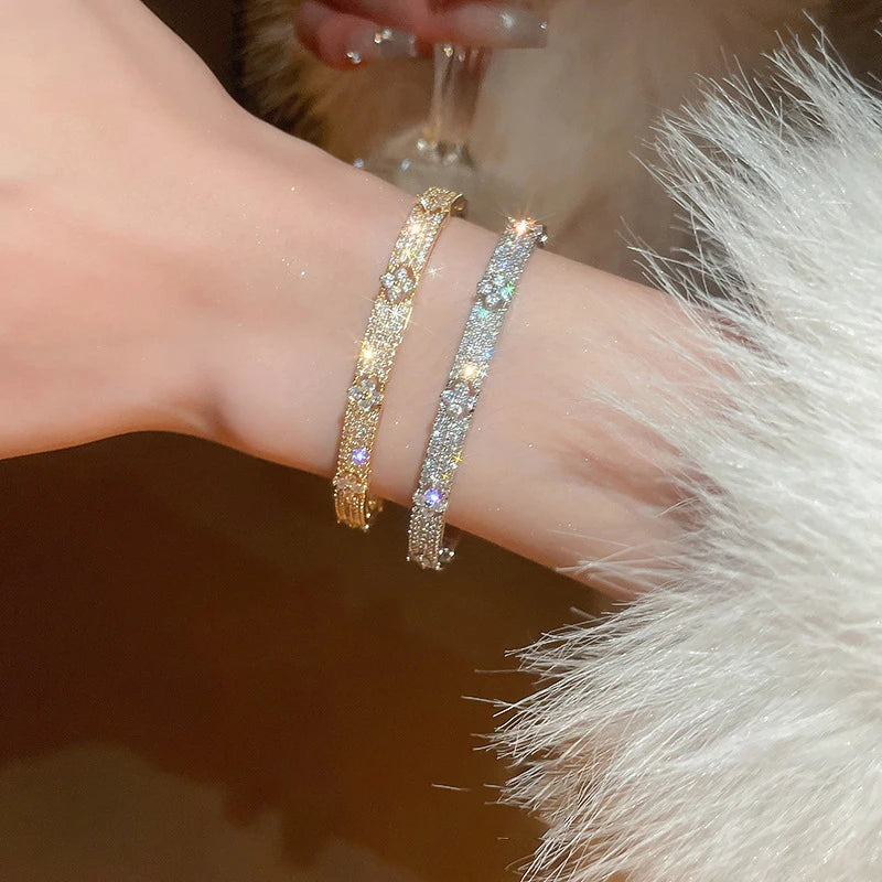 ANENJERY Four Leaf Flower Inlaid Shiny Zircon Bracelet for Women Girls Elegant Delicate Vintage French Jewelry Wedding Wholesale