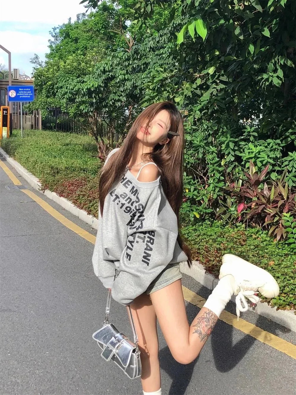 Shoulder Bared Vintage Print Letter Long Sleeve Sweatshirt Women's Autumn New Style Small Audience Oblique Shoulder Irregular Lo