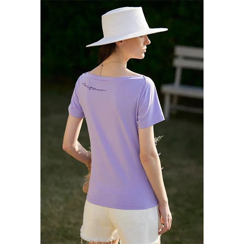 AMII Minimalism T-shirt Women 2023 Spring New Petite Niche Design All-match Office Lady Slash Neck Loose Embroidery Top 12342274